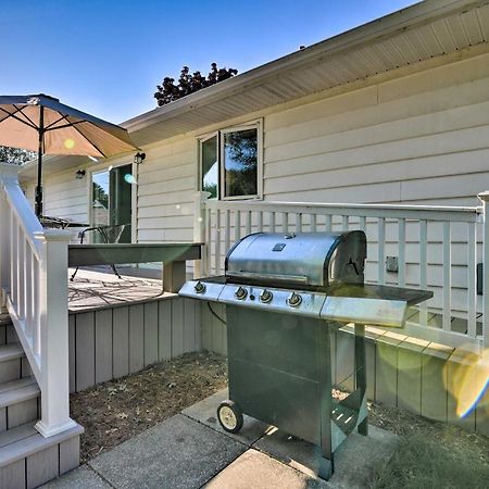 Lake Huron House With Grill And Beach Access! East Tawas Kültér fotó
