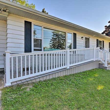 Lake Huron House With Grill And Beach Access! East Tawas Kültér fotó