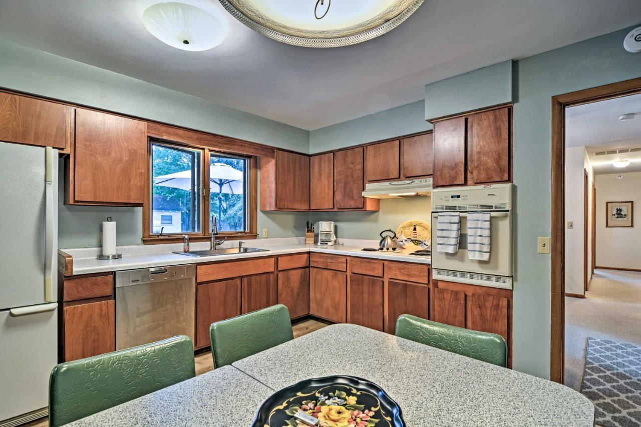 Lake Huron House With Grill And Beach Access! East Tawas Kültér fotó