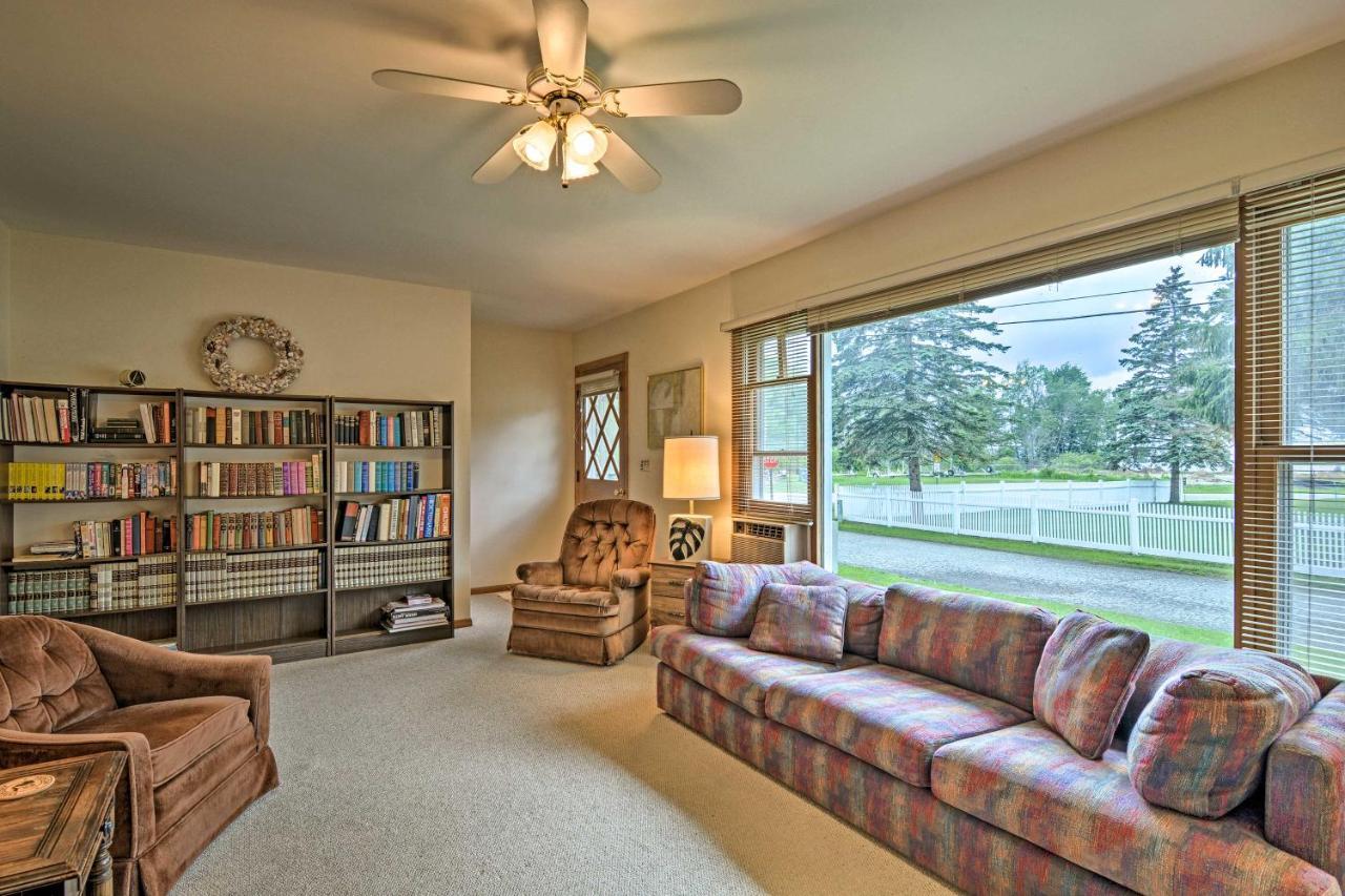 Lake Huron House With Grill And Beach Access! East Tawas Kültér fotó