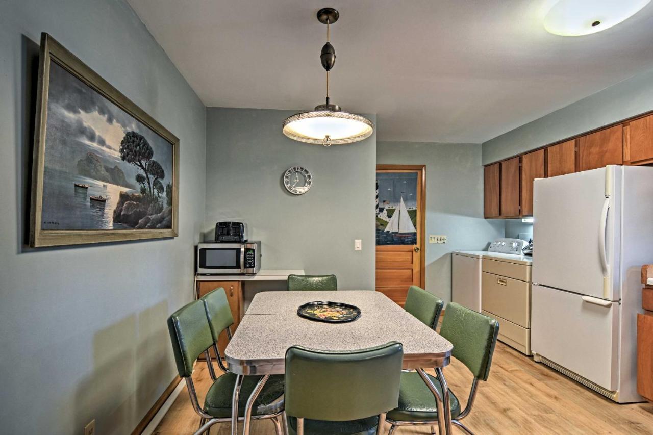 Lake Huron House With Grill And Beach Access! East Tawas Kültér fotó