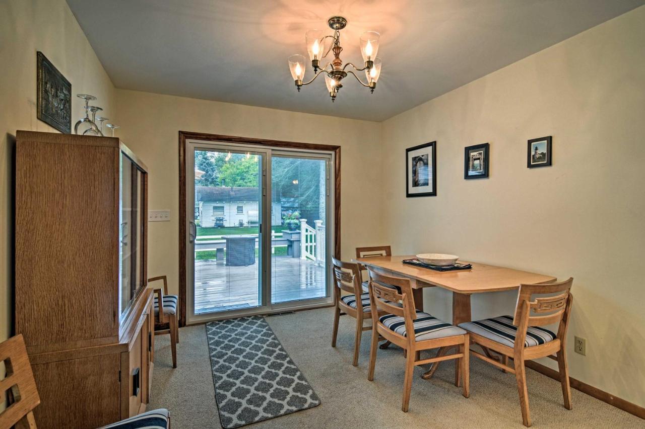 Lake Huron House With Grill And Beach Access! East Tawas Kültér fotó