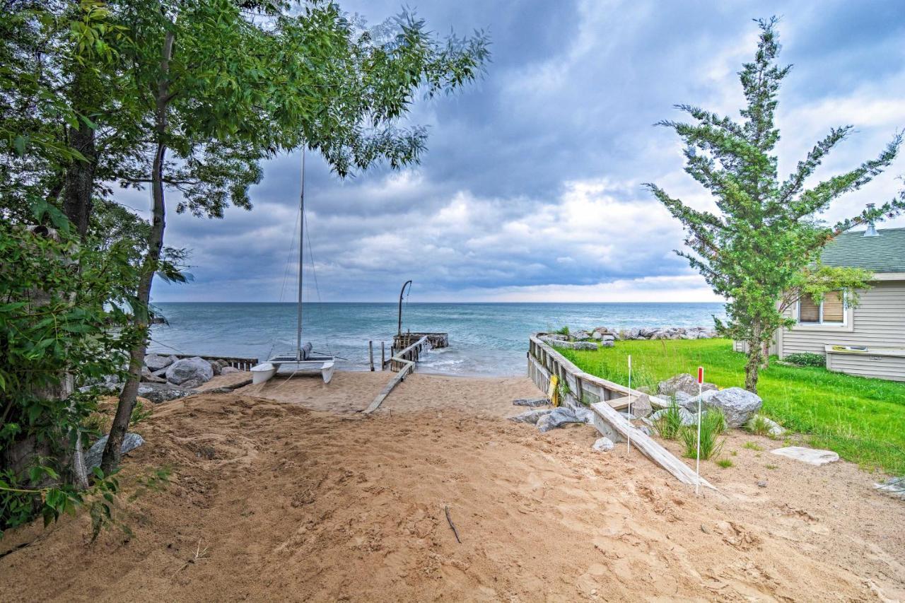 Lake Huron House With Grill And Beach Access! East Tawas Kültér fotó