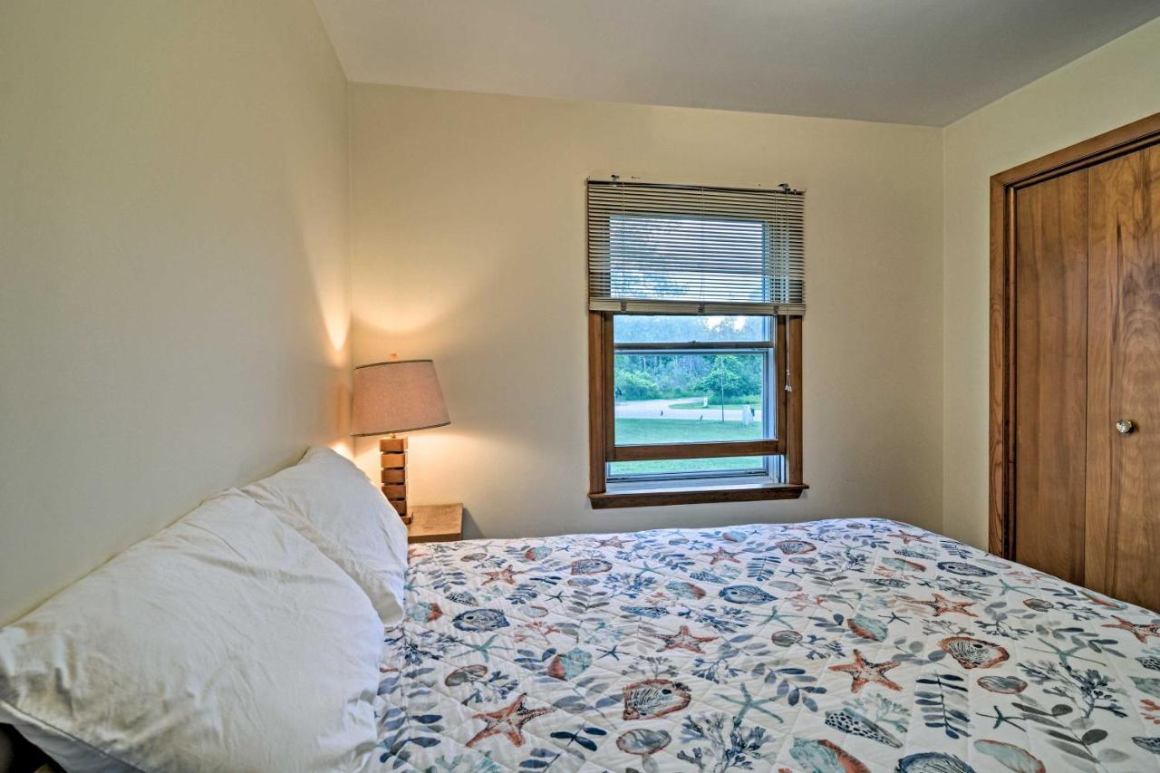 Lake Huron House With Grill And Beach Access! East Tawas Kültér fotó