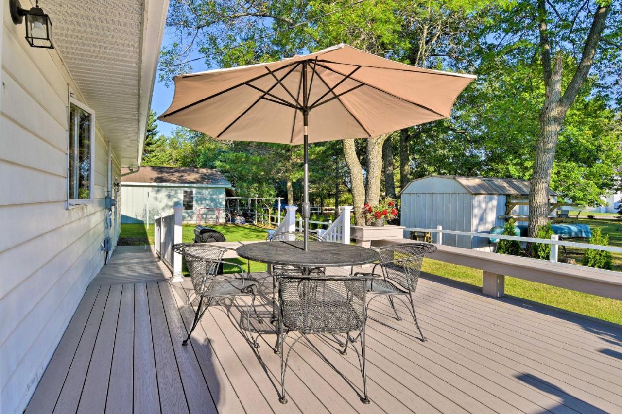 Lake Huron House With Grill And Beach Access! East Tawas Kültér fotó